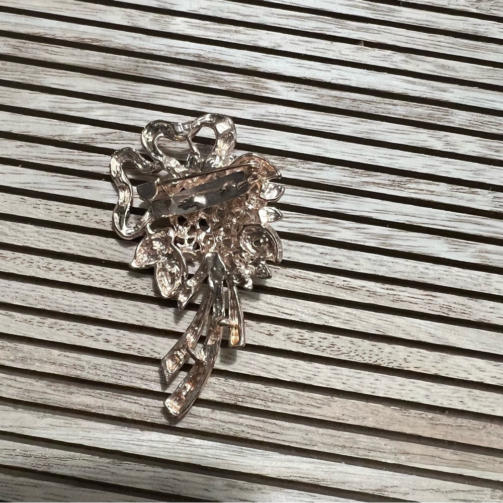 Brooch 💜 - Picture 2 of 5